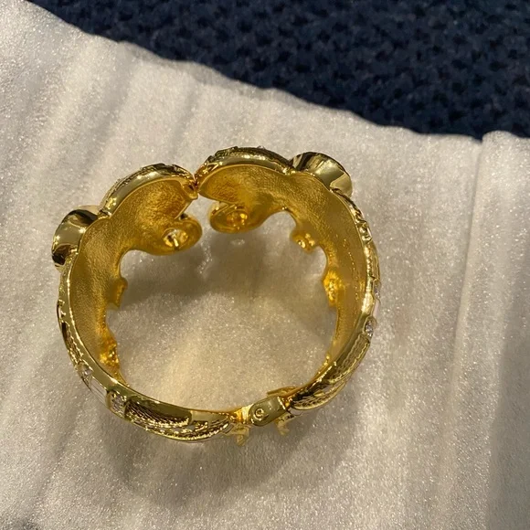 NIP Lilly Pulitzer elephant clutch. - Picture 6 of 6